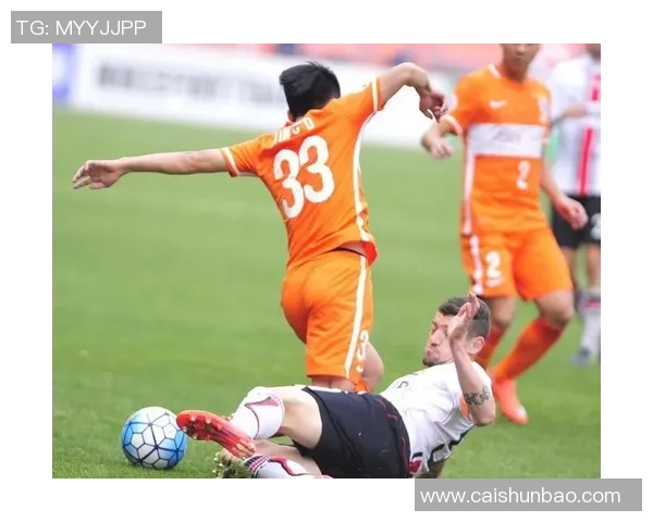 鲁能与广岛三箭激战正酣比分悬念引发球迷热议